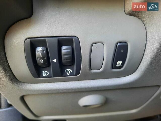 Серый Рено Гранд Сценик, объемом двигателя 1.6 л и пробегом 194 тыс. км за 6300 $, фото 46 на Automoto.ua