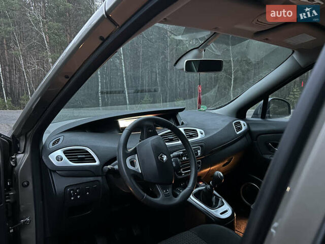 Серый Рено Гранд Сценик, объемом двигателя 1.6 л и пробегом 170 тыс. км за 6999 $, фото 22 на Automoto.ua