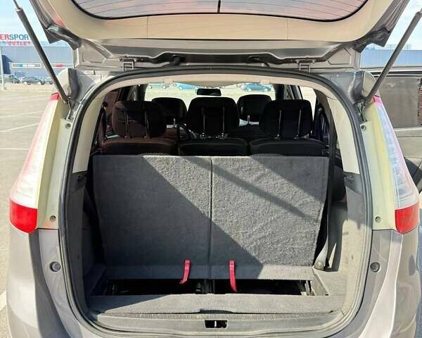 Серый Рено Гранд Сценик, объемом двигателя 1.4 л и пробегом 248 тыс. км за 9000 $, фото 13 на Automoto.ua