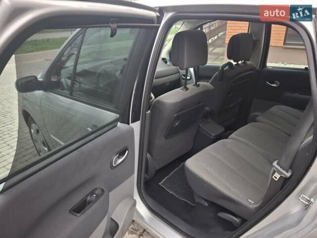 Сірий Рено Гранд Сценік, об'ємом двигуна 1.6 л та пробігом 212 тис. км за 6500 $, фото 24 на Automoto.ua