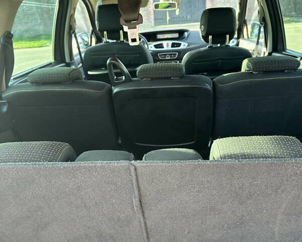 Серый Рено Гранд Сценик, объемом двигателя 1.5 л и пробегом 245 тыс. км за 6299 $, фото 23 на Automoto.ua