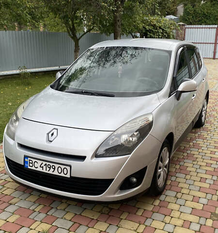 Серый Рено Гранд Сценик, объемом двигателя 1.46 л и пробегом 292 тыс. км за 5999 $, фото 1 на Automoto.ua