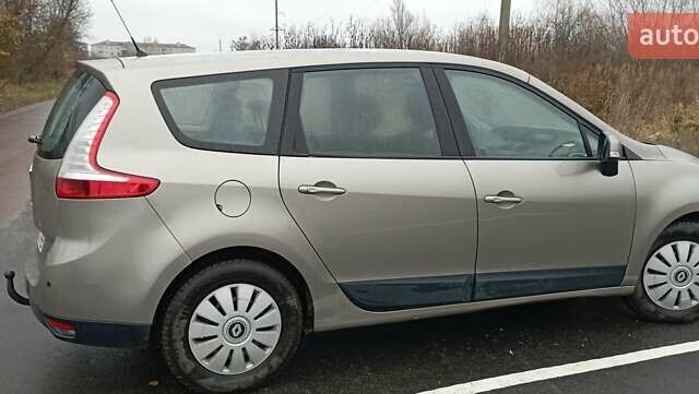 Серый Рено Гранд Сценик, объемом двигателя 1.5 л и пробегом 230 тыс. км за 7000 $, фото 5 на Automoto.ua