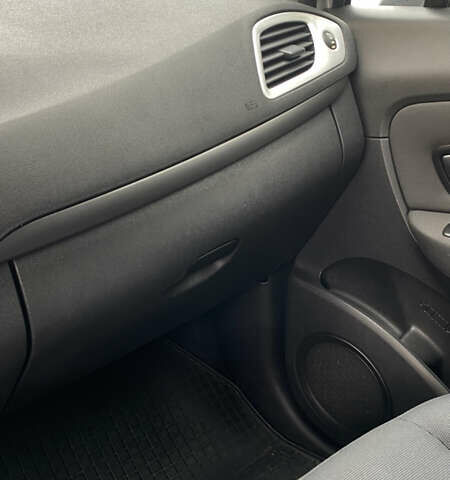 Серый Рено Гранд Сценик, объемом двигателя 1.46 л и пробегом 292 тыс. км за 5999 $, фото 11 на Automoto.ua