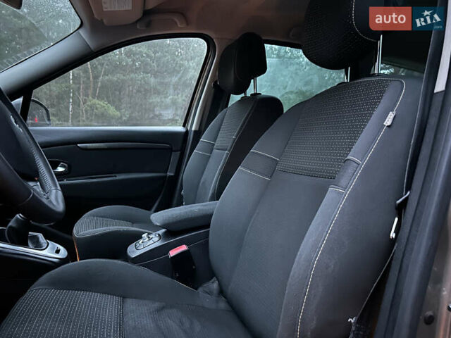 Серый Рено Гранд Сценик, объемом двигателя 1.6 л и пробегом 170 тыс. км за 6999 $, фото 23 на Automoto.ua