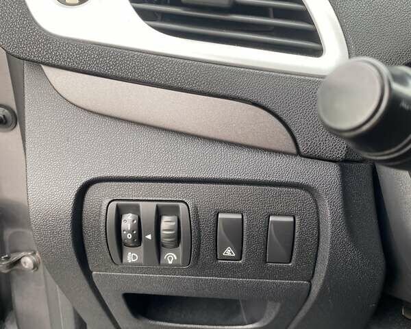 Серый Рено Гранд Сценик, объемом двигателя 1.5 л и пробегом 197 тыс. км за 7250 $, фото 13 на Automoto.ua