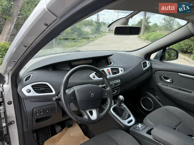 Серый Рено Гранд Сценик, объемом двигателя 1.4 л и пробегом 228 тыс. км за 6500 $, фото 5 на Automoto.ua