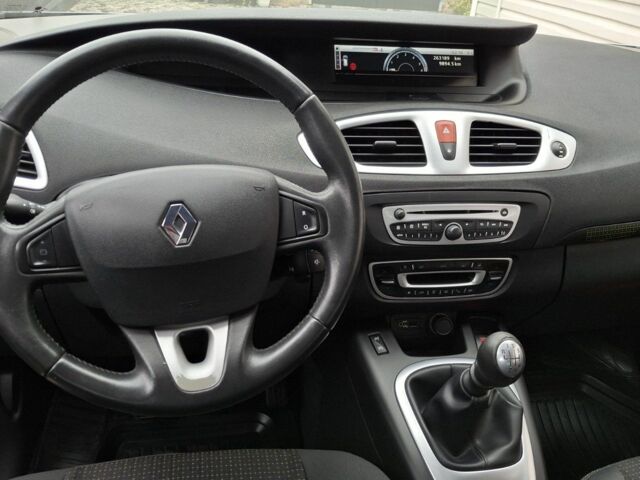 Серый Рено Гранд Сценик, объемом двигателя 1.5 л и пробегом 263 тыс. км за 6200 $, фото 9 на Automoto.ua