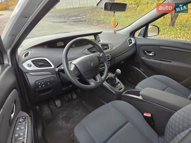 Сірий Рено Гранд Сценік, об'ємом двигуна 1.6 л та пробігом 245 тис. км за 6350 $, фото 1 на Automoto.ua