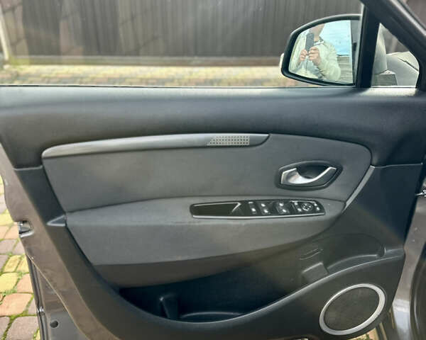 Рено Гранд Сценик 2009 в Житомире на Automoto.ua Серый Рено Гранд Сценик, объемом двигателя 1.5 л и пробегом 245 тыс. км за 6299 $, фото 14 на Automoto.ua