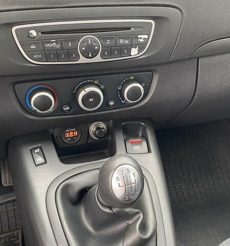 Серый Рено Гранд Сценик, объемом двигателя 1.46 л и пробегом 292 тыс. км за 5999 $, фото 9 на Automoto.ua