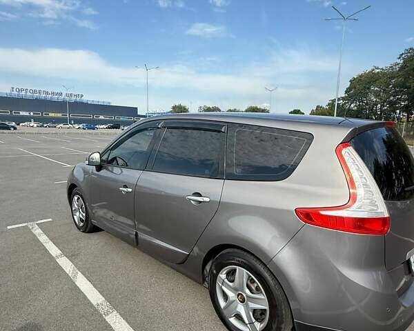 Серый Рено Гранд Сценик, объемом двигателя 1.4 л и пробегом 248 тыс. км за 9000 $, фото 2 на Automoto.ua