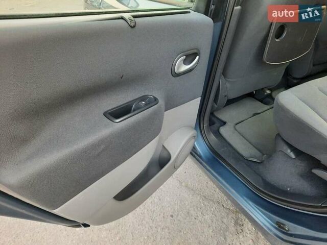 Серый Рено Гранд Сценик, объемом двигателя 1.6 л и пробегом 194 тыс. км за 6300 $, фото 68 на Automoto.ua