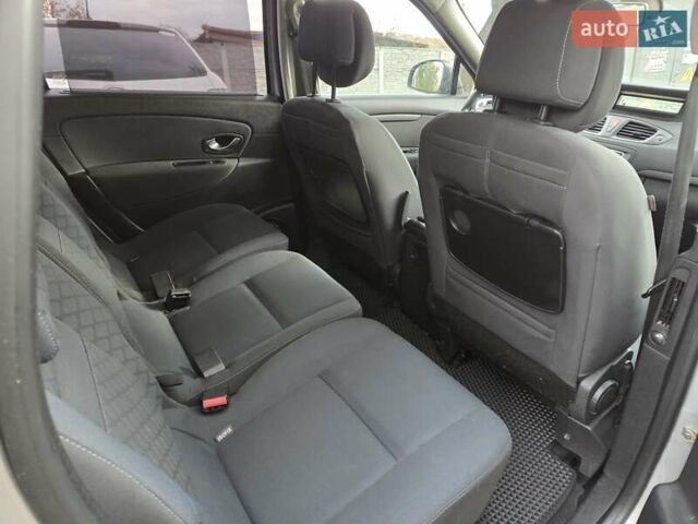 Сірий Рено Гранд Сценік, об'ємом двигуна 1.6 л та пробігом 245 тис. км за 6350 $, фото 11 на Automoto.ua