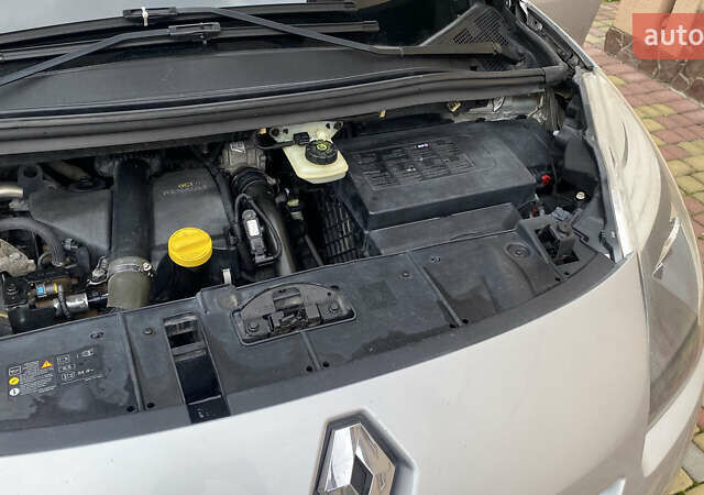 Серый Рено Гранд Сценик, объемом двигателя 1.46 л и пробегом 292 тыс. км за 5999 $, фото 17 на Automoto.ua