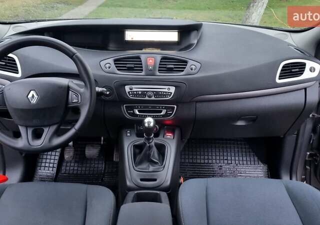 Сірий Рено Гранд Сценік, об'ємом двигуна 1.5 л та пробігом 243 тис. км за 6600 $, фото 21 на Automoto.ua