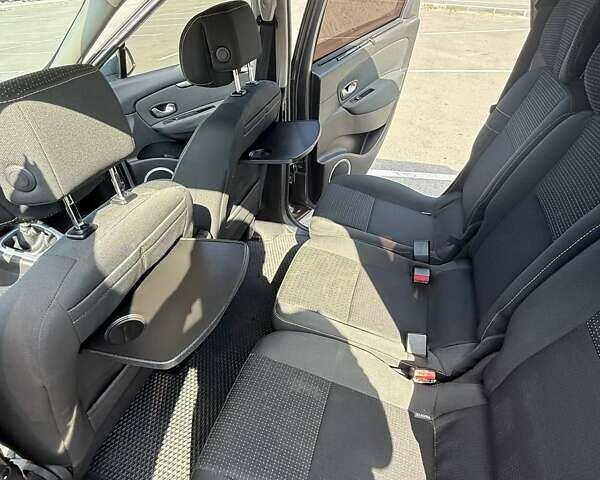 Серый Рено Гранд Сценик, объемом двигателя 1.4 л и пробегом 248 тыс. км за 9000 $, фото 24 на Automoto.ua