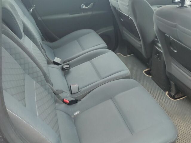 Серый Рено Гранд Сценик, объемом двигателя 1.9 л и пробегом 375 тыс. км за 6900 $, фото 2 на Automoto.ua