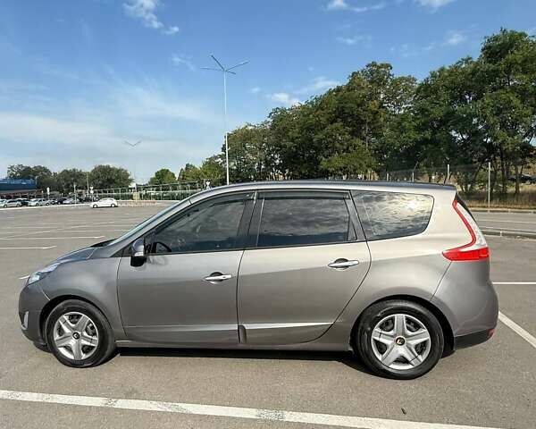 Серый Рено Гранд Сценик, объемом двигателя 1.4 л и пробегом 248 тыс. км за 9000 $, фото 3 на Automoto.ua