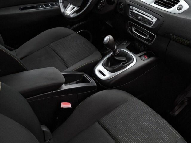 Серый Рено Гранд Сценик, объемом двигателя 1.5 л и пробегом 263 тыс. км за 6200 $, фото 11 на Automoto.ua