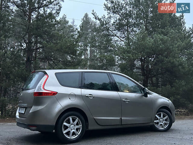 Серый Рено Гранд Сценик, объемом двигателя 1.6 л и пробегом 170 тыс. км за 6999 $, фото 11 на Automoto.ua