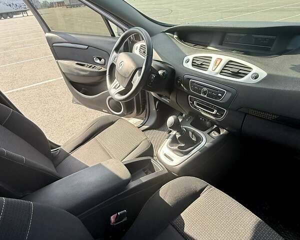 Серый Рено Гранд Сценик, объемом двигателя 1.4 л и пробегом 248 тыс. км за 9000 $, фото 26 на Automoto.ua