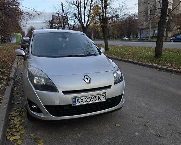 Рено Гранд Сценик 2009 в Харькове на Automoto.ua Серый Рено Гранд Сценик, объемом двигателя 1.6 л и пробегом 245 тыс. км за 6350 $, фото 8 на Automoto.ua