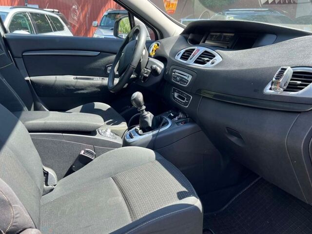 Серый Рено Гранд Сценик, объемом двигателя 1.9 л и пробегом 260 тыс. км за 7250 $, фото 18 на Automoto.ua