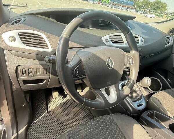 Серый Рено Гранд Сценик, объемом двигателя 1.4 л и пробегом 248 тыс. км за 9000 $, фото 31 на Automoto.ua