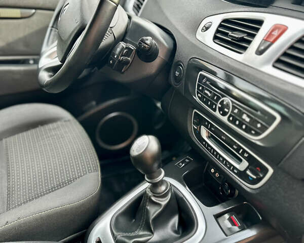 Рено Гранд Сценик 2009 в Житомире на Automoto.ua Серый Рено Гранд Сценик, объемом двигателя 1.5 л и пробегом 245 тыс. км за 6299 $, фото 9 на Automoto.ua