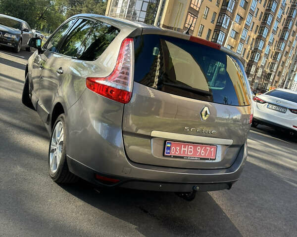 Серый Рено Гранд Сценик, объемом двигателя 1.6 л и пробегом 165 тыс. км за 7700 $, фото 4 на Automoto.ua