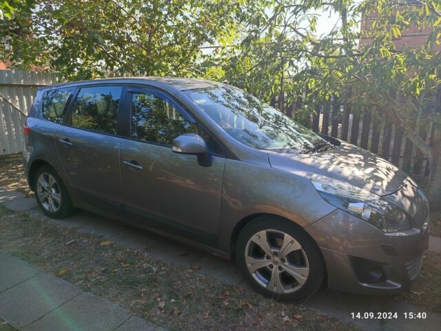 Серый Рено Гранд Сценик, объемом двигателя 1.9 л и пробегом 375 тыс. км за 6900 $, фото 10 на Automoto.ua