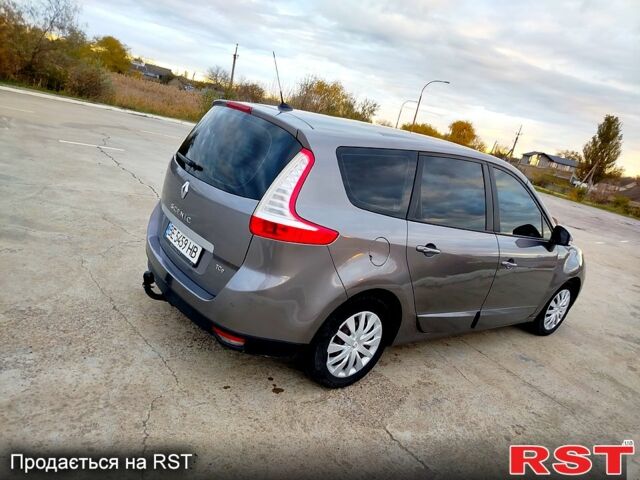 Рено Гранд Сценик 2009 в Николаеве на Automoto.ua Серый Рено Гранд Сценик, объемом двигателя 1.4 л и пробегом 238 тыс. км за 8500 $, фото 3 на Automoto.ua