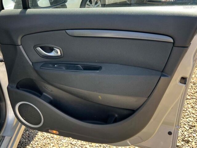 Серый Рено Гранд Сценик, объемом двигателя 1.9 л и пробегом 260 тыс. км за 7250 $, фото 20 на Automoto.ua