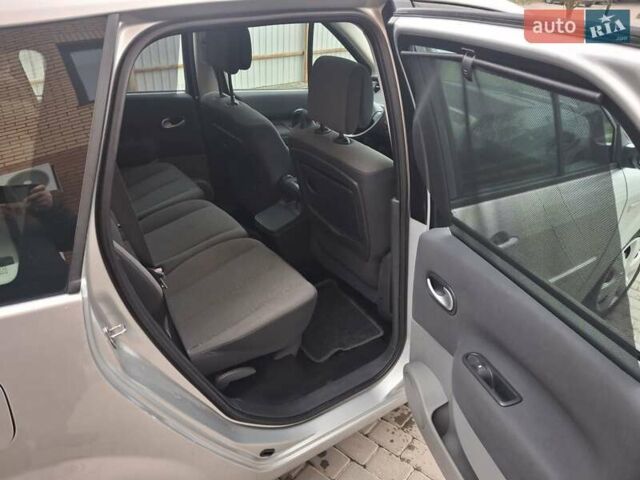 Сірий Рено Гранд Сценік, об'ємом двигуна 1.6 л та пробігом 212 тис. км за 6500 $, фото 27 на Automoto.ua