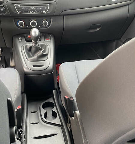 Серый Рено Гранд Сценик, объемом двигателя 1.46 л и пробегом 292 тыс. км за 5999 $, фото 13 на Automoto.ua