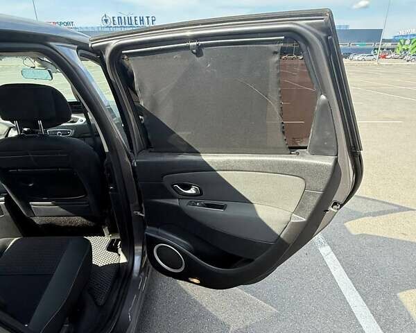 Серый Рено Гранд Сценик, объемом двигателя 1.4 л и пробегом 248 тыс. км за 9000 $, фото 20 на Automoto.ua