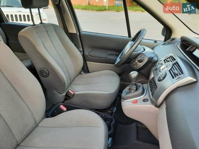 Серый Рено Гранд Сценик, объемом двигателя 1.6 л и пробегом 194 тыс. км за 6300 $, фото 124 на Automoto.ua