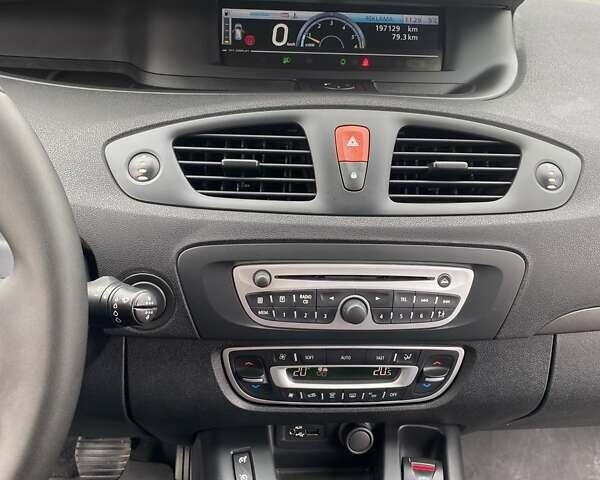 Серый Рено Гранд Сценик, объемом двигателя 1.5 л и пробегом 197 тыс. км за 7250 $, фото 11 на Automoto.ua