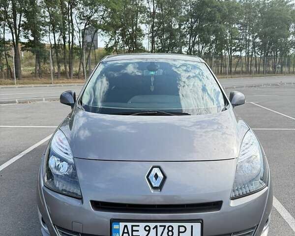 Серый Рено Гранд Сценик, объемом двигателя 1.4 л и пробегом 248 тыс. км за 9000 $, фото 6 на Automoto.ua