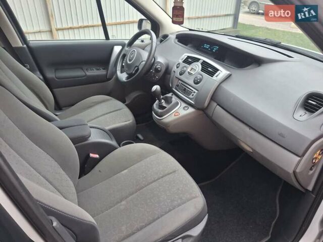 Сірий Рено Гранд Сценік, об'ємом двигуна 1.6 л та пробігом 212 тис. км за 6500 $, фото 33 на Automoto.ua
