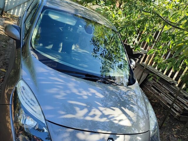 Серый Рено Гранд Сценик, объемом двигателя 1.9 л и пробегом 375 тыс. км за 6900 $, фото 8 на Automoto.ua