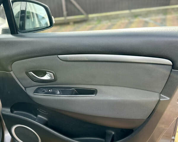 Рено Гранд Сценик 2009 в Житомире на Automoto.ua Серый Рено Гранд Сценик, объемом двигателя 1.5 л и пробегом 245 тыс. км за 6299 $, фото 11 на Automoto.ua