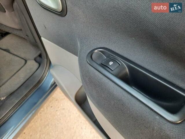 Серый Рено Гранд Сценик, объемом двигателя 1.6 л и пробегом 194 тыс. км за 6300 $, фото 104 на Automoto.ua