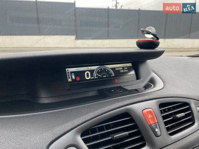 Серый Рено Гранд Сценик, объемом двигателя 1.46 л и пробегом 243 тыс. км за 6900 $, фото 20 на Automoto.ua