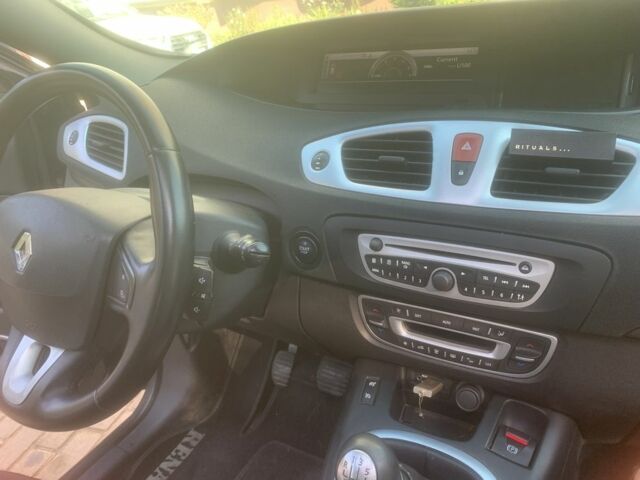 Серый Рено Гранд Сценик, объемом двигателя 1.5 л и пробегом 320 тыс. км за 6800 $, фото 9 на Automoto.ua