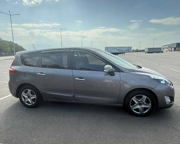 Серый Рено Гранд Сценик, объемом двигателя 1.4 л и пробегом 248 тыс. км за 9000 $, фото 10 на Automoto.ua