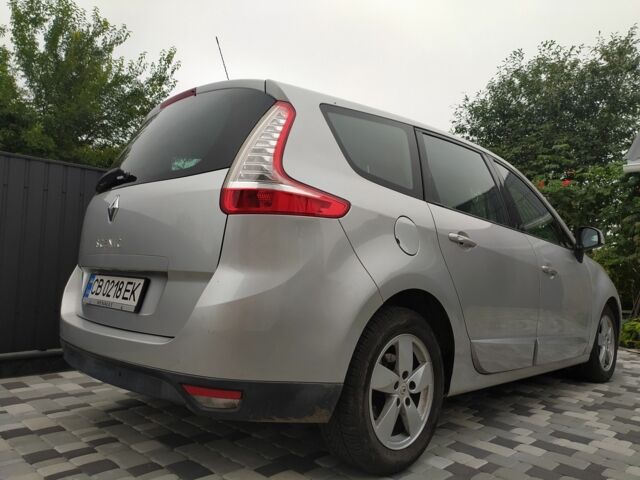 Серый Рено Гранд Сценик, объемом двигателя 1.5 л и пробегом 263 тыс. км за 6200 $, фото 6 на Automoto.ua