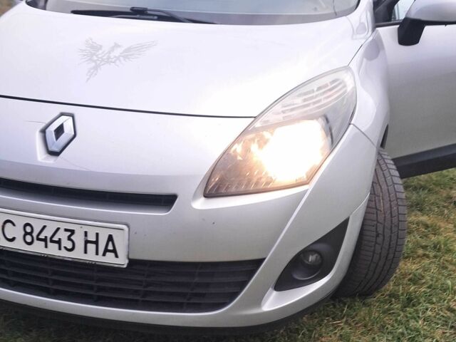 Серый Рено Гранд Сценик, объемом двигателя 1.5 л и пробегом 262 тыс. км за 6899 $, фото 2 на Automoto.ua