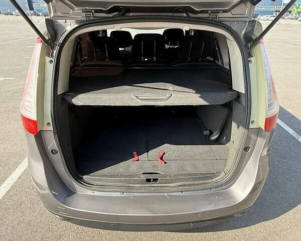 Серый Рено Гранд Сценик, объемом двигателя 1.4 л и пробегом 248 тыс. км за 9000 $, фото 19 на Automoto.ua